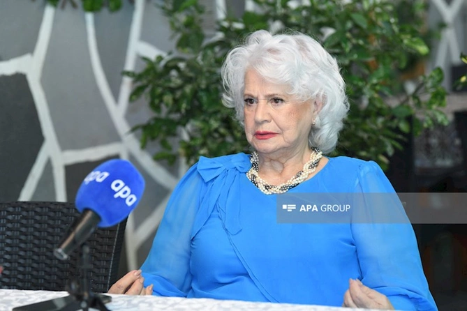 Direktorun nakişi hərəkətinə görə ərim başını vurub yardı — Əməkdar artist Zemfira Sadıxova (FOTOLAR)