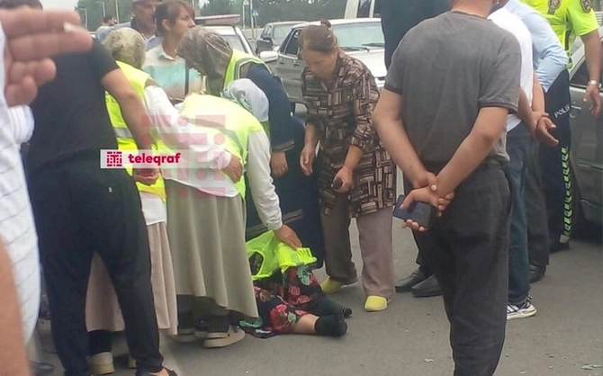 Mingəçevirdə yolda təmizlik işləri aparan qadını avtobus vurdu — FOTOLAR
