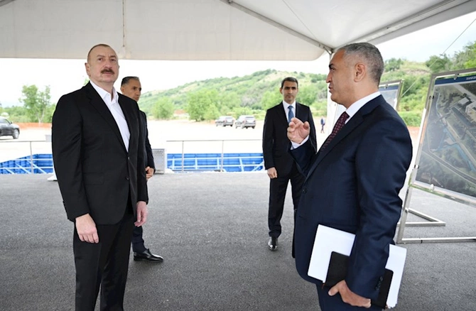 Xankəndi Dəmir Yolu və Avtovağzal Kompleksinin təməli qoyuldu — FOTOLAR Xankəndi Dəmir Yolu və Avtovağzal Kompleksinin təməli qoyuldu — FOTOLAR