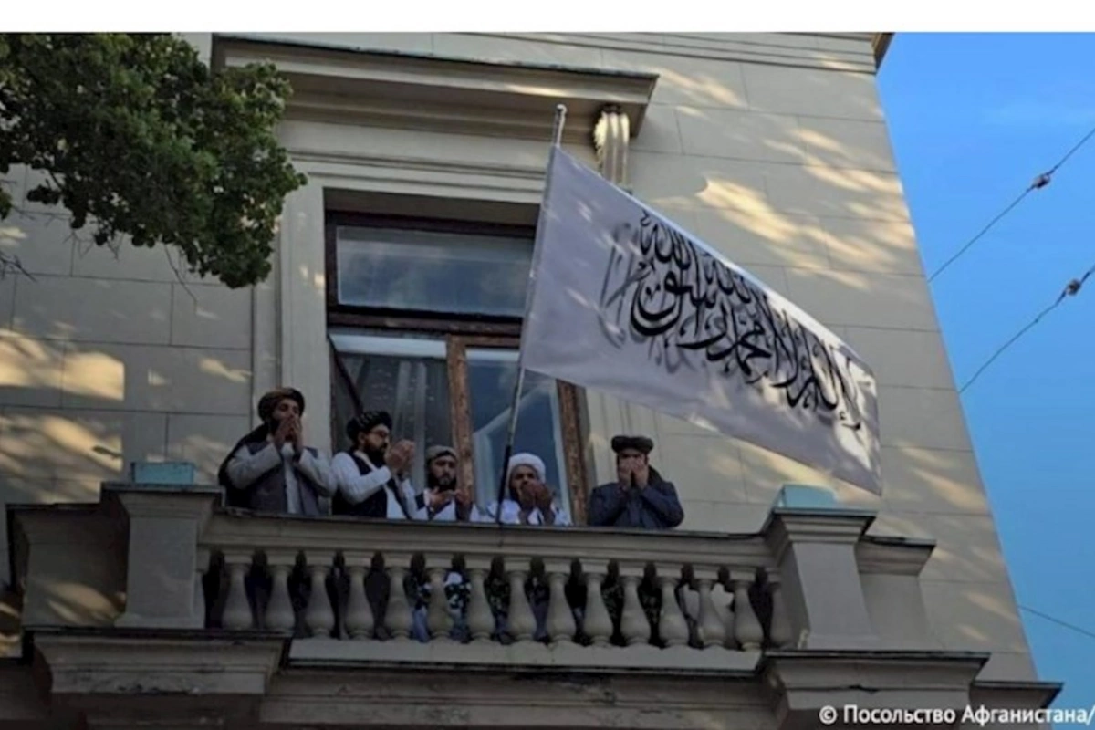 Rusiya Taliban Dövlətini rəsmən tanıdı — Əfqanıstan İslam Əmirliyinin bayrağı qaldırıldı