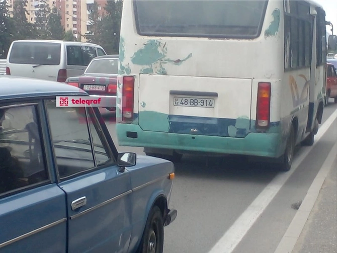 Mingəçevirdə yolda təmizlik işləri aparan qadını avtobus vurdu — FOTOLAR
