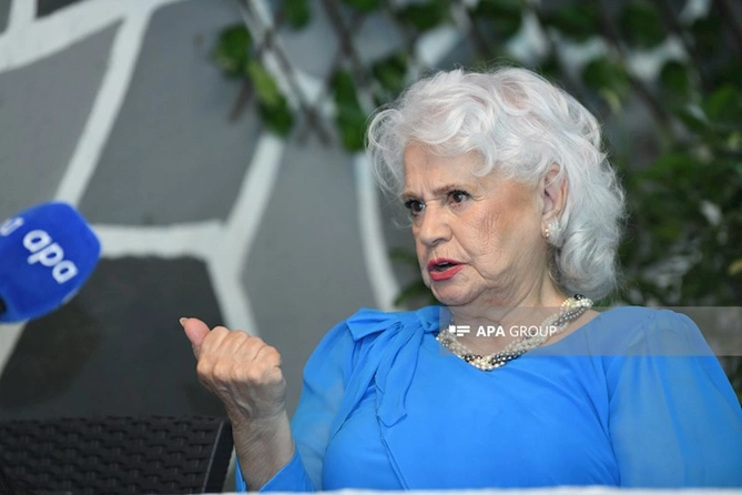 Direktorun nakişi hərəkətinə görə ərim başını vurub yardı — Əməkdar artist Zemfira Sadıxova (FOTOLAR)