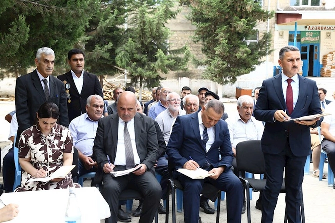 Hacıqabulun Talış kəndində səyyar qəbul-görüş keçirildi — FOTOLAR