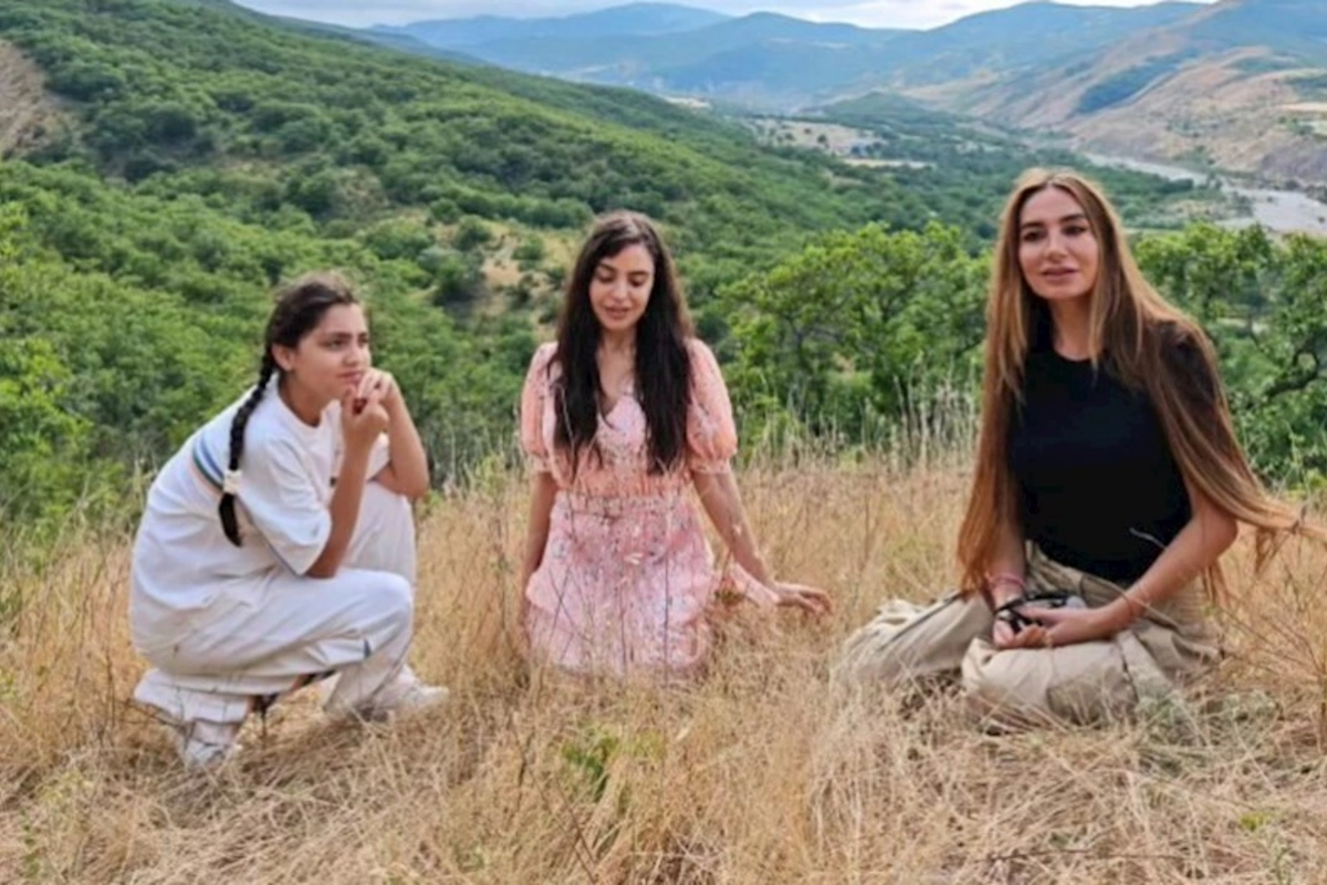 Arzu Əliyeva bacısını belə təbrik etdi — VİDEO