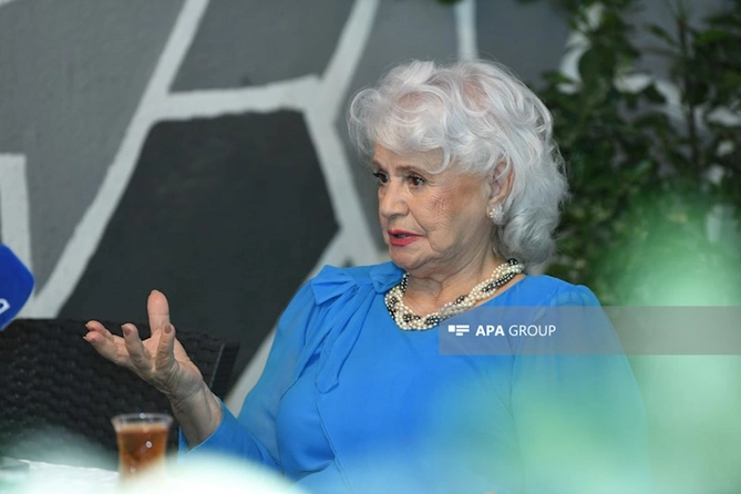 Direktorun nakişi hərəkətinə görə ərim başını vurub yardı — Əməkdar artist Zemfira Sadıxova (FOTOLAR)