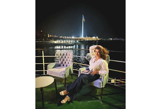 Van Dammın gəlini Bakıda: “Mən azərbaycanlıyam və çayxoram” — FOTOLAR Van Dammın gəlini Bakıda: “Mən azərbaycanlıyam və çayxoram” — FOTOLAR