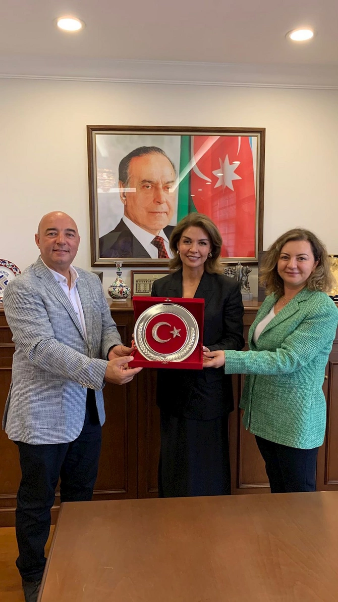 Qazi jurnalistlər Azərbaycanın İstanbuldakı Baş Konsulluğunda — FOTOLAR Qazi jurnalistlər Azərbaycanın İstanbuldakı Baş Konsulluğunda — FOTOLAR