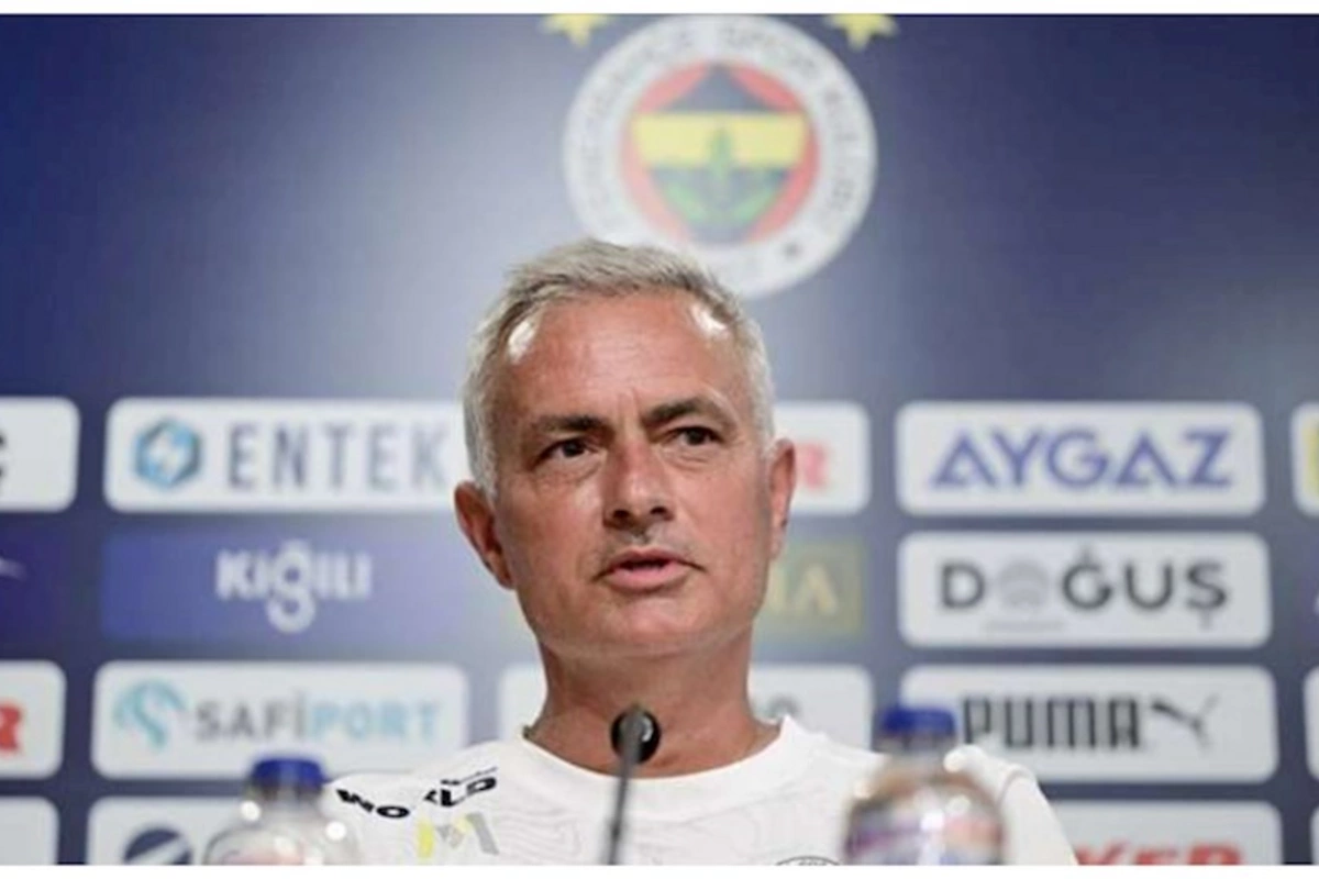​Fənərbaxça ulduz futbolçunu transfer etdi