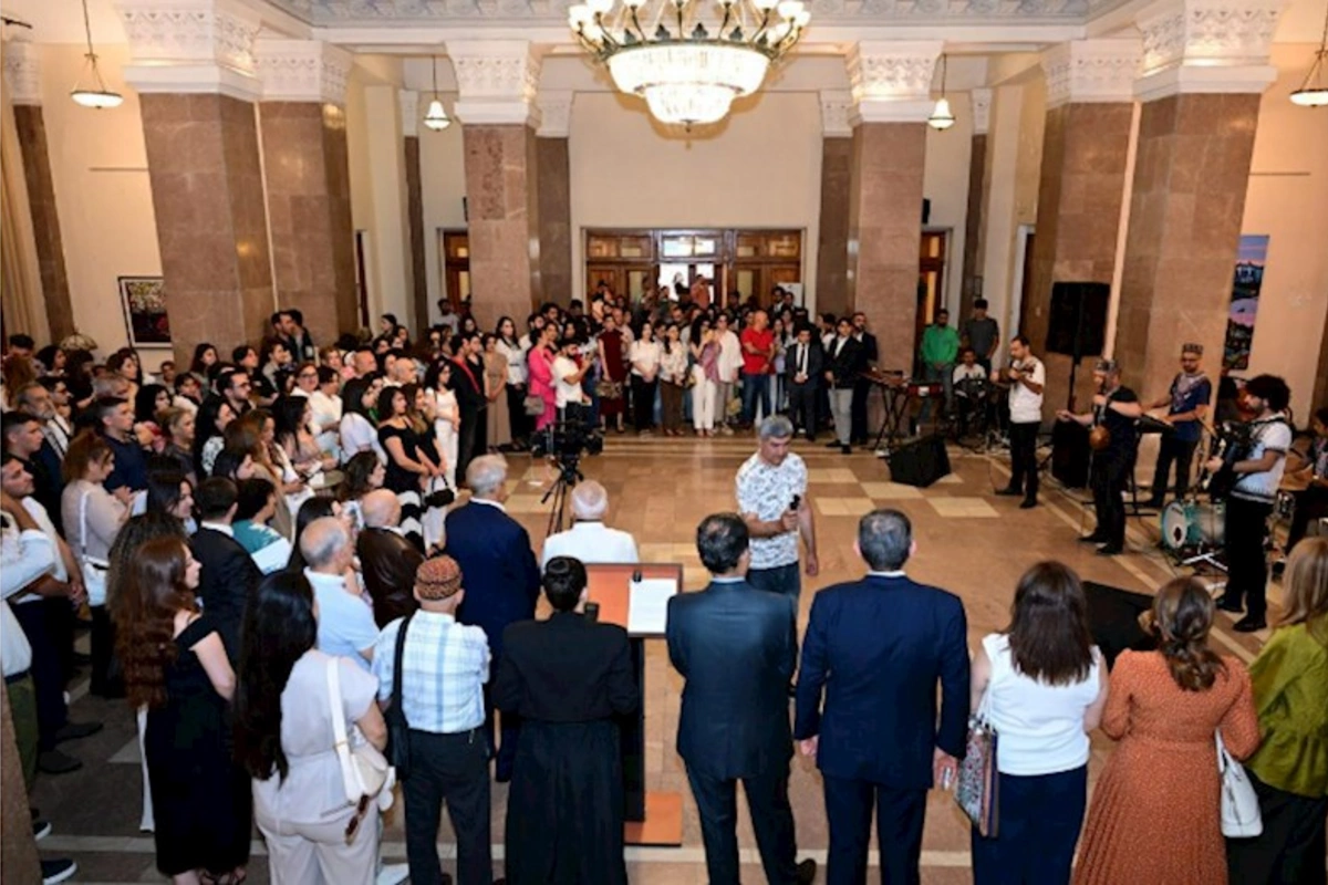 Muzey Mərkəzində gənc rəssamların “Sənin adın nədir?” adlı sərgisi açılıb — FOTOLAR