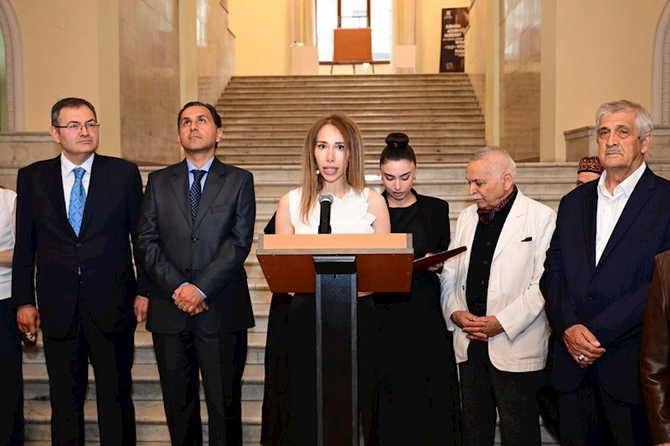 Muzey Mərkəzində gənc rəssamların “Sənin adın nədir?” adlı sərgisi açılıb — FOTOLAR