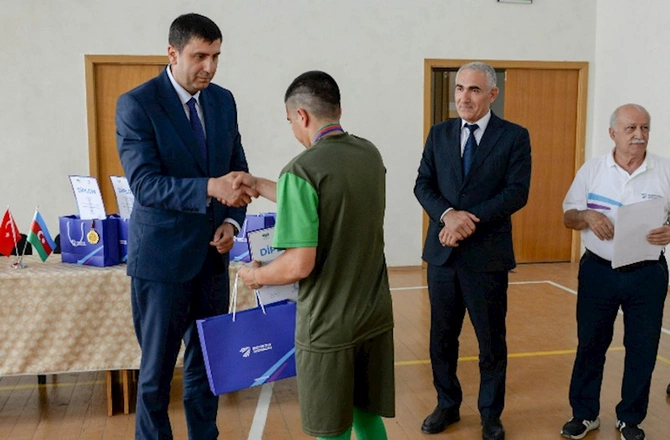 Məhkumlar arasında badminton yarışı — FOTOLAR Məhkumlar arasında badminton yarışı — FOTOLAR