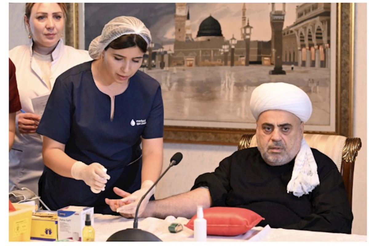 Allahşükür Paşazadə qan verib