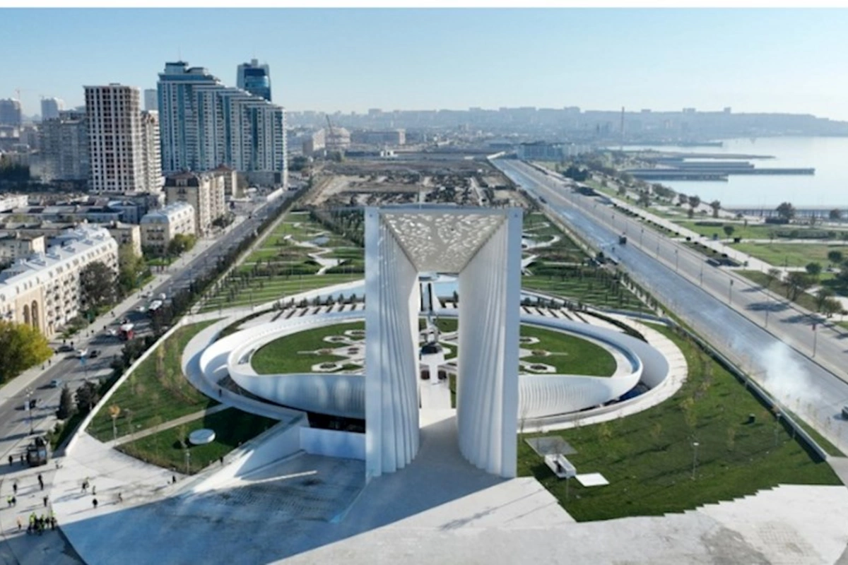XİN rəhbərliyi Zəfər parkını ziyarət edib