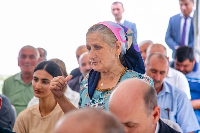 İcra başçısı vətəndaşlarla səyyar qəbullar keçirib — FOTOLAR
