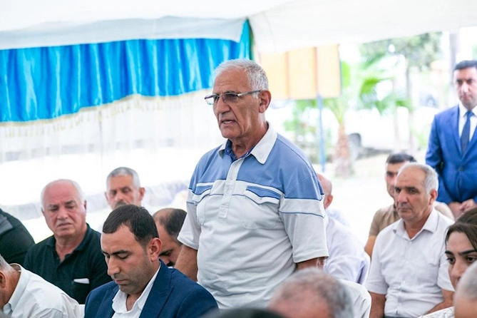 İcra başçısı vətəndaşlarla səyyar qəbullar keçirib — FOTOLAR