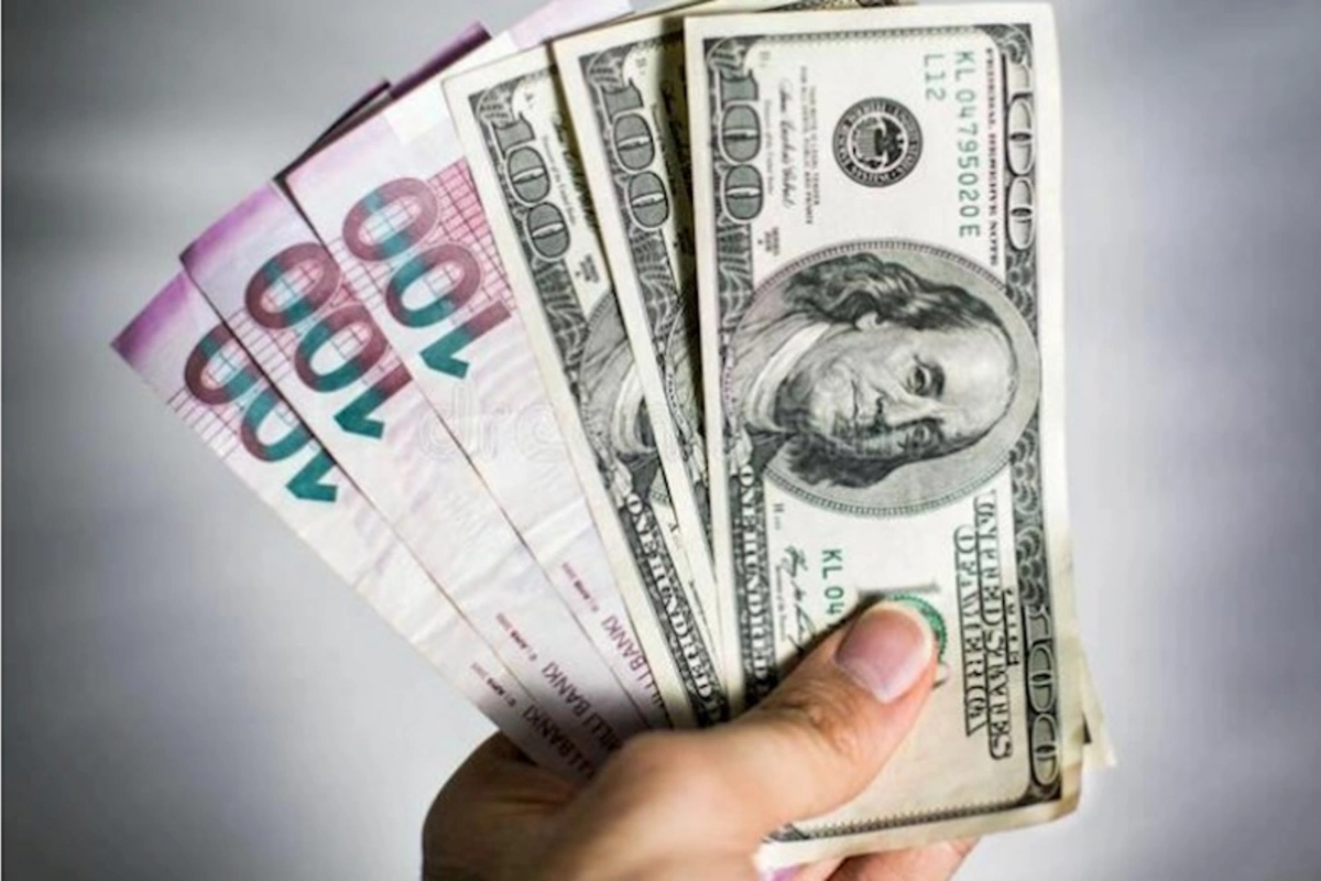 Manatını dollarla dəyişmək istəyənlərin NƏZƏRİNƏ