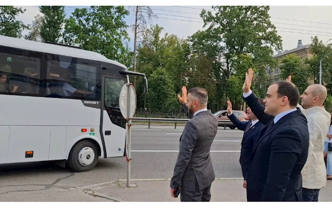Ukraynalı uşaqlar reabilitasiya üçün Azərbaycana göndərilir — FOTOLAR