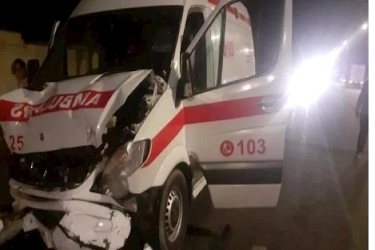 Təcili yardım maşını qəzaya uğradı