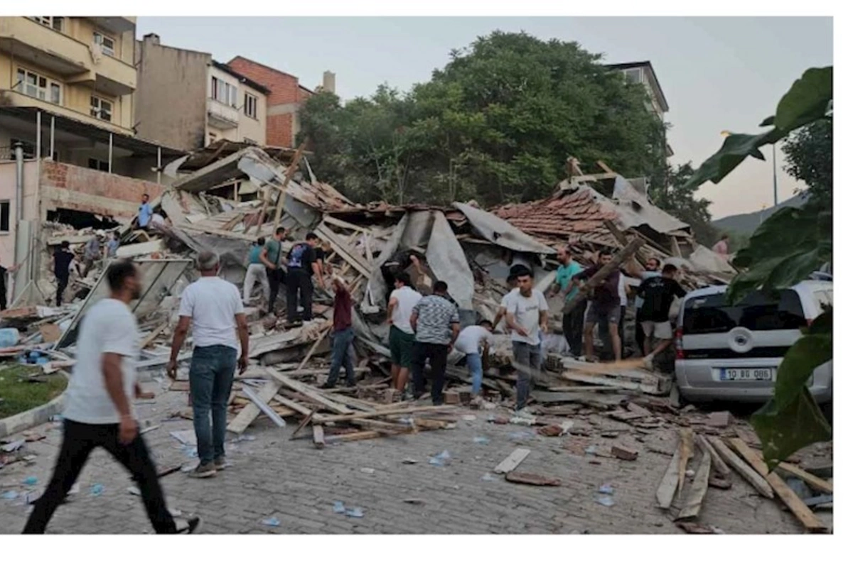 Türkiyədə dağıntılar altından dörd nəfər xilas edilib