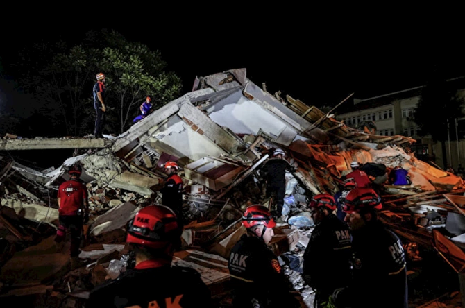 Zəlzələdə ölən əmisi imiş — FOTOLAR