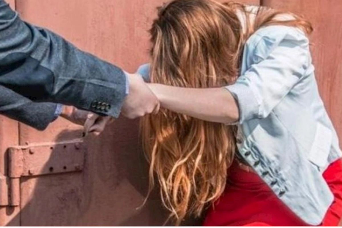 Bakıda 40 yaşlı kişi sevgilisini küçədə döydü