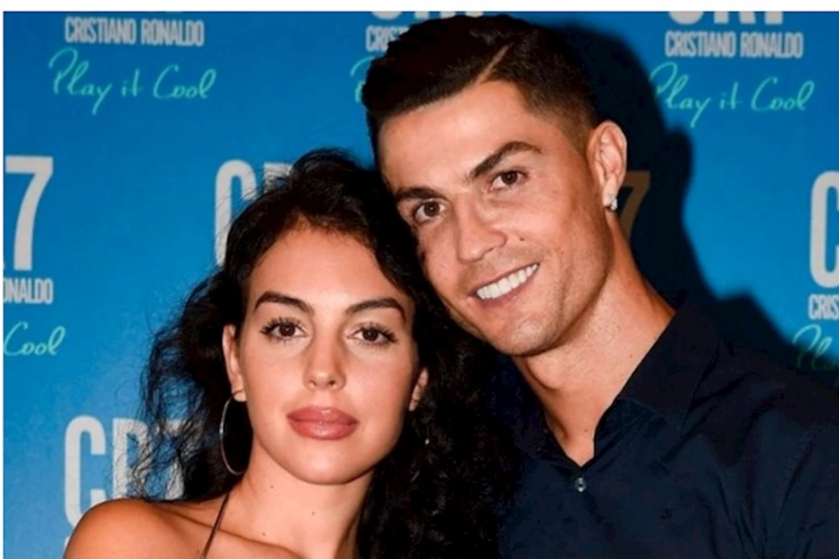 9 il sonra: Ronaldu sevgilisinə evlilik təklifi etdi — FOTO