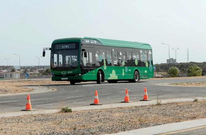 Azərbaycanda avtobus idarə edəcək qadın sürücülər hazırlanır — FOTO
