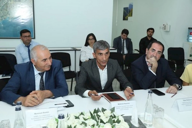 Ələtdə çay məcrasının dəyişdirilməsi və yol qovşağının inşası zamanı ağaclar köçürüləcək — FOTOLAR Ələtdə çay məcrasının dəyişdirilməsi və yol qovşağının inşası zamanı ağaclar köçürüləcək — FOTOLAR