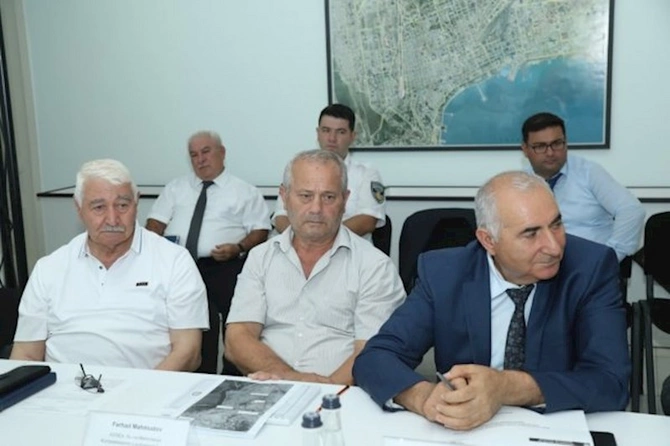 Ələtdə çay məcrasının dəyişdirilməsi və yol qovşağının inşası zamanı ağaclar köçürüləcək — FOTOLAR Ələtdə çay məcrasının dəyişdirilməsi və yol qovşağının inşası zamanı ağaclar köçürüləcək — FOTOLAR