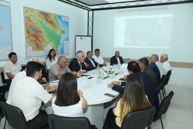 Ələtdə çay məcrasının dəyişdirilməsi və yol qovşağının inşası zamanı ağaclar köçürüləcək — FOTOLAR Ələtdə çay məcrasının dəyişdirilməsi və yol qovşağının inşası zamanı ağaclar köçürüləcək — FOTOLAR