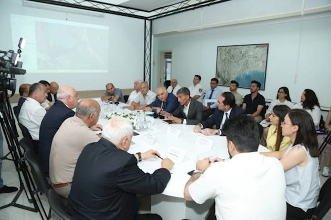 Ələtdə çay məcrasının dəyişdirilməsi və yol qovşağının inşası zamanı ağaclar köçürüləcək — FOTOLAR Ələtdə çay məcrasının dəyişdirilməsi və yol qovşağının inşası zamanı ağaclar köçürüləcək — FOTOLAR