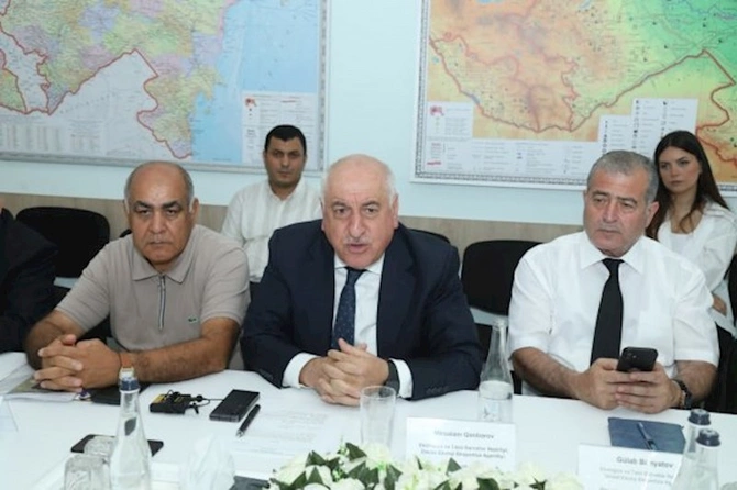 Ələtdə çay məcrasının dəyişdirilməsi və yol qovşağının inşası zamanı ağaclar köçürüləcək — FOTOLAR Ələtdə çay məcrasının dəyişdirilməsi və yol qovşağının inşası zamanı ağaclar köçürüləcək — FOTOLAR