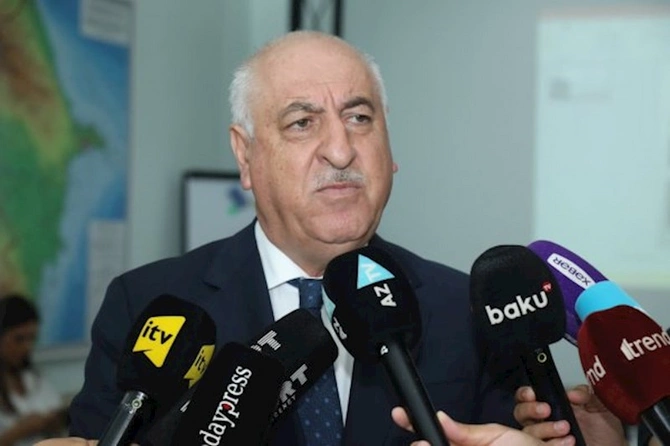 Ələtdə çay məcrasının dəyişdirilməsi və yol qovşağının inşası zamanı ağaclar köçürüləcək — FOTOLAR Ələtdə çay məcrasının dəyişdirilməsi və yol qovşağının inşası zamanı ağaclar köçürüləcək — FOTOLAR