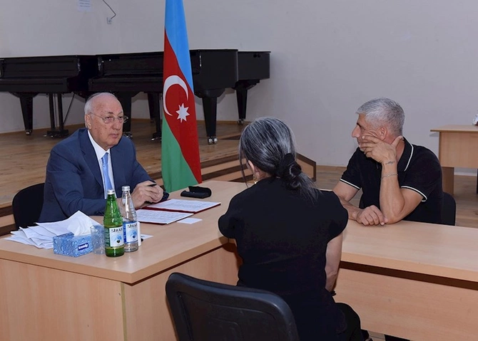 Zakir Fərəcov sakinlərin müraciətlərini yerində dinlədi — FOTOLAR