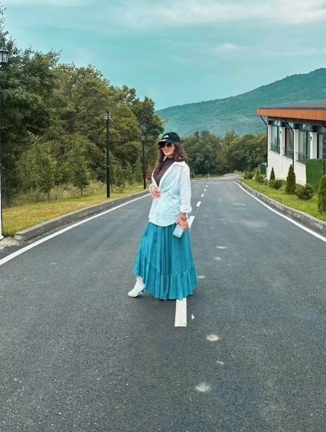 Yeni doğulan nəvəsi ilə istirahətə getdi — FOTOLAR