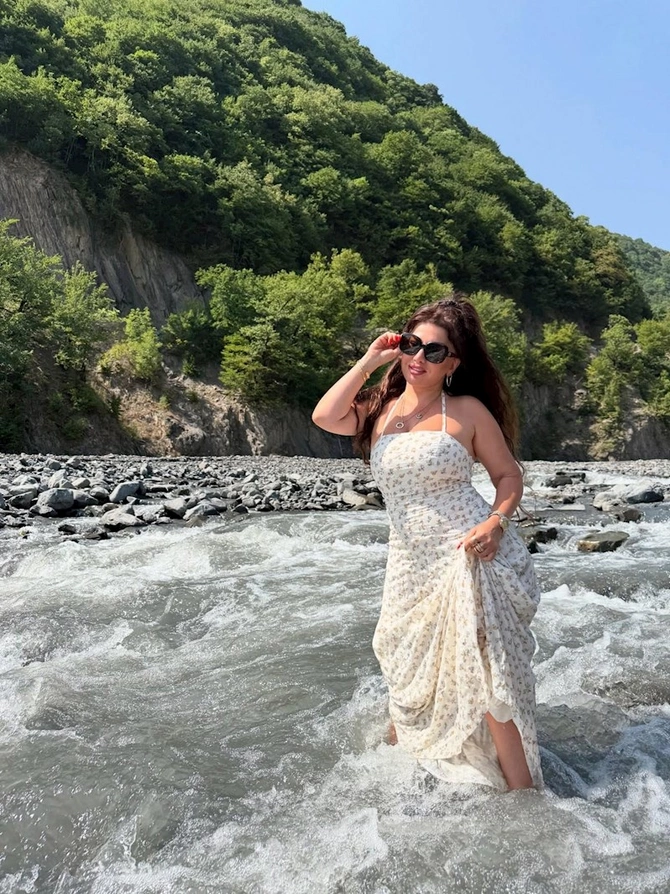 Yeni doğulan nəvəsi ilə istirahətə getdi — FOTOLAR