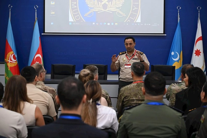 Bakıda strateji kommunikasiyalar mövzusunda kurs keçirildi — FOTOLAR Bakıda strateji kommunikasiyalar mövzusunda kurs keçirildi — FOTOLAR