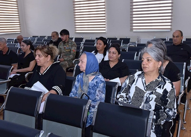 Zakir Fərəcov sakinlərin müraciətlərini yerində dinlədi — FOTOLAR