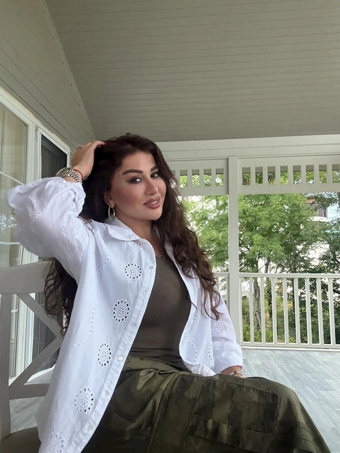 Yeni doğulan nəvəsi ilə istirahətə getdi — FOTOLAR