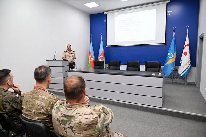 Bakıda strateji kommunikasiyalar mövzusunda kurs keçirildi — FOTOLAR Bakıda strateji kommunikasiyalar mövzusunda kurs keçirildi — FOTOLAR