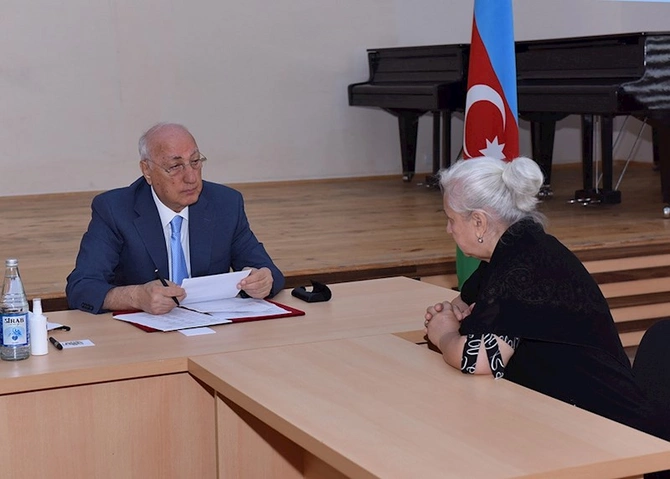 Zakir Fərəcov sakinlərin müraciətlərini yerində dinlədi — FOTOLAR
