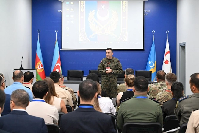 Bakıda strateji kommunikasiyalar mövzusunda kurs keçirildi — FOTOLAR Bakıda strateji kommunikasiyalar mövzusunda kurs keçirildi — FOTOLAR