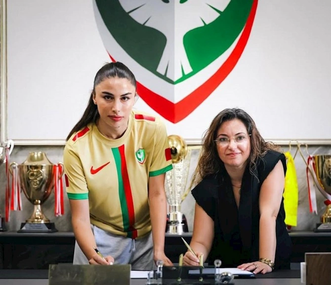 Azərbaycan millisinin üzvü rəsmən Türkiyə klubunda — FOTO