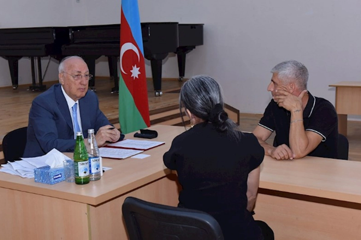 Zakir Fərəcov sakinlərin müraciətlərini yerində dinlədi — FOTOLAR