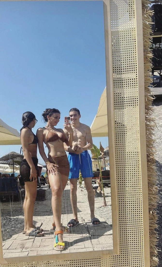 Renka bikinidə fotosunu yayımladı