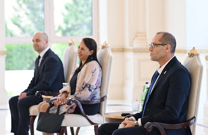 İlham Əliyev İsrailin Azərbaycandakı yeni səfirinin etimadnaməsini qəbul edib — FOTOLAR