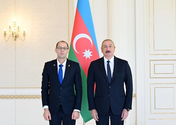 İlham Əliyev İsrailin Azərbaycandakı yeni səfirinin etimadnaməsini qəbul edib — FOTOLAR