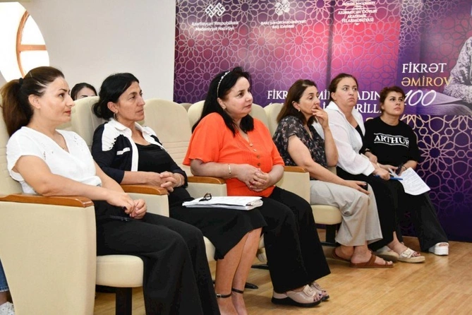 Müəllimlərin peşəkar inkişafı üçün təlimlərin ikinci mərhələsinə start verildi — FOTOLAR Müəllimlərin peşəkar inkişafı üçün təlimlərin ikinci mərhələsinə start verildi — FOTOLAR
