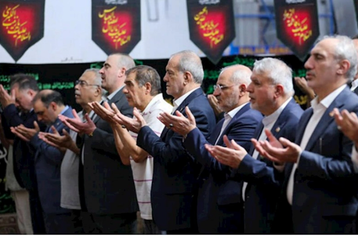Pezeşkian Göy məsciddə namaz qıldı