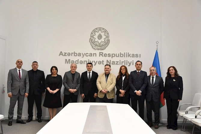 Mədəniyyət Nazirliyində Xalq artisti Fəxrəddin Manafovla görüş olub — FOTO Mədəniyyət Nazirliyində Xalq artisti Fəxrəddin Manafovla görüş olub — FOTO